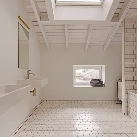 Loft Center - 1 Bedroom - Parking - By Finenest דירה לייז'