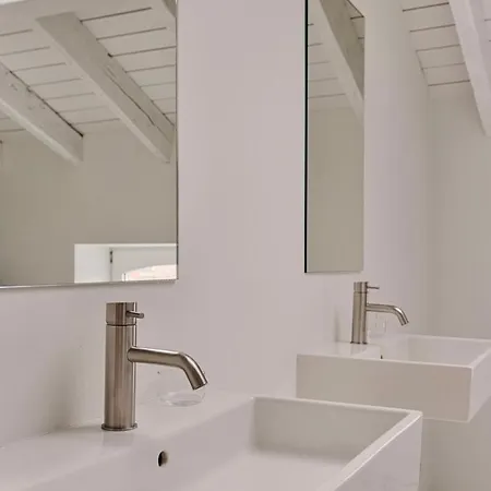 Loft Center - 1 Bedroom - Parking - By Finenest דירה