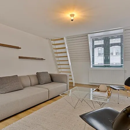 Loft Center - 1 Bedroom - Parking - By Finenest דירה לייז'